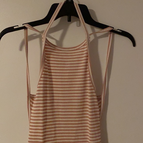 Form fitted summer dress with an open back - Picture 2 of 4